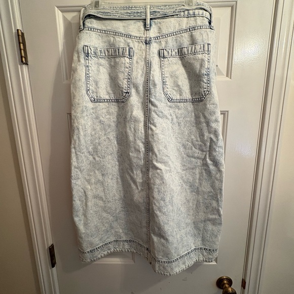 Gap acid wash denim skirt, size 10 Tall.
Only worn once. - Picture 5 of 5